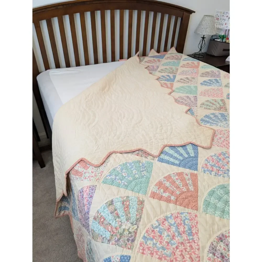 Vintage Seashell Fan Quilt Hand Stitched Scalloped 98x75 Bedspread ARCH QUILT NY